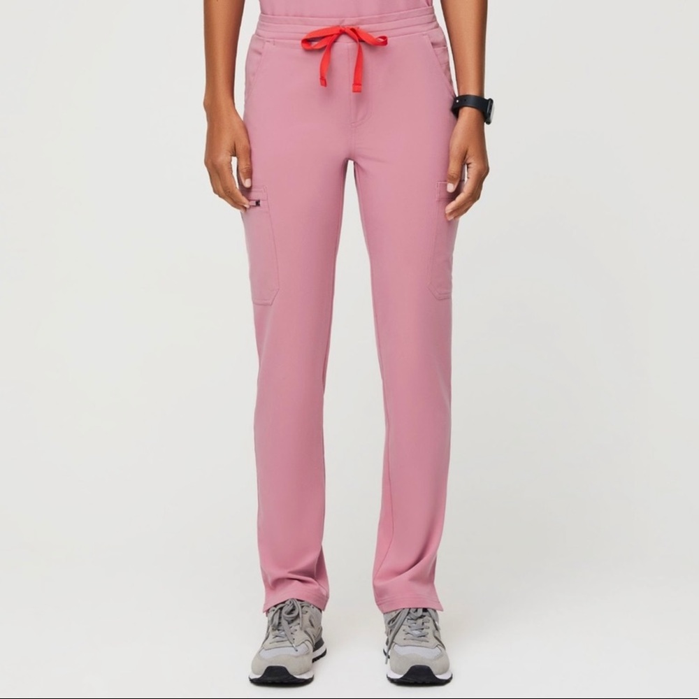 Figs • Women’s Yola in Chalk Pink - Large Petite